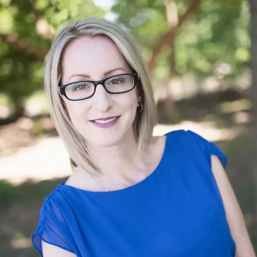 Ms Viktoria Vigh - Professional therapist profile photo